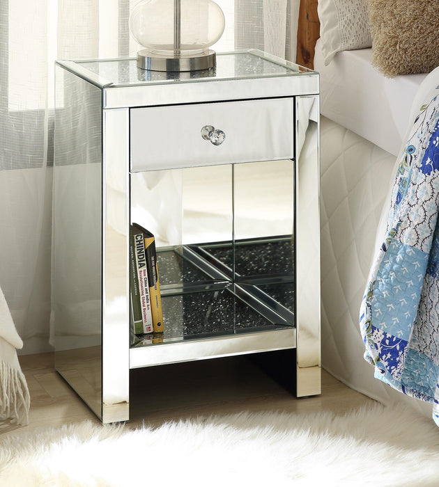 Noralie Mirrored & Faux Diamonds Accent Table - La Popular Furniture (CA)