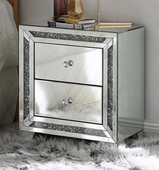 Noralie Mirrored & Faux Diamonds Accent Table - La Popular Furniture (CA)
