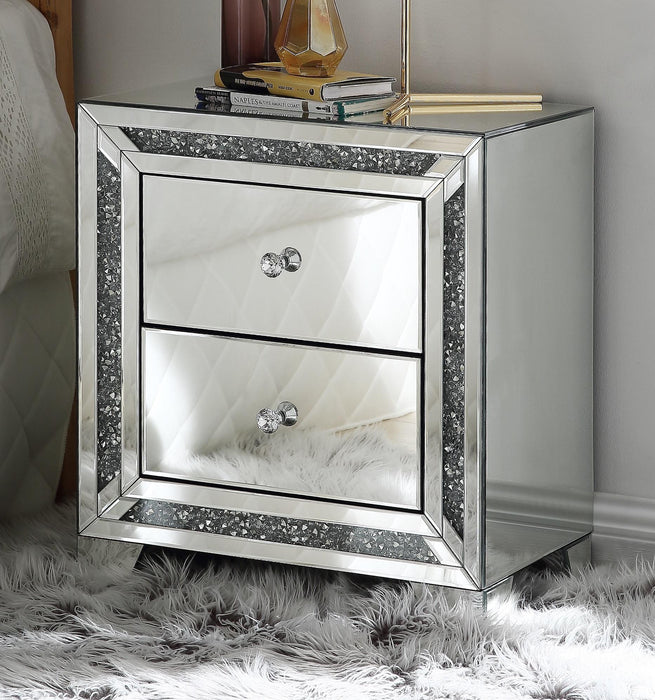 Noralie Mirrored & Faux Diamonds Accent Table - La Popular Furniture (CA)