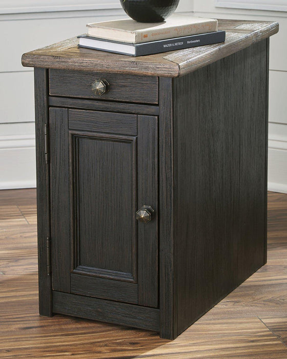 Tyler Creek End Table Set - La Popular Furniture (CA)