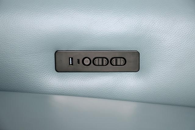 Phineas Power Loveseat - La Popular Furniture (CA)